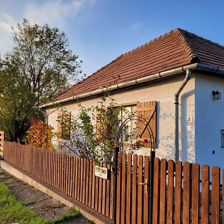 Tepke Guesthouse Garab Екстер'єр фото