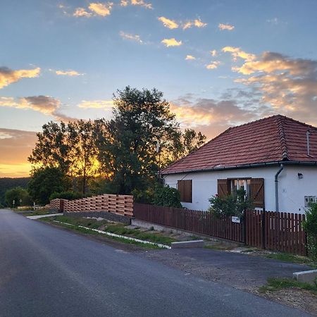 Tepke Guesthouse Garab Екстер'єр фото