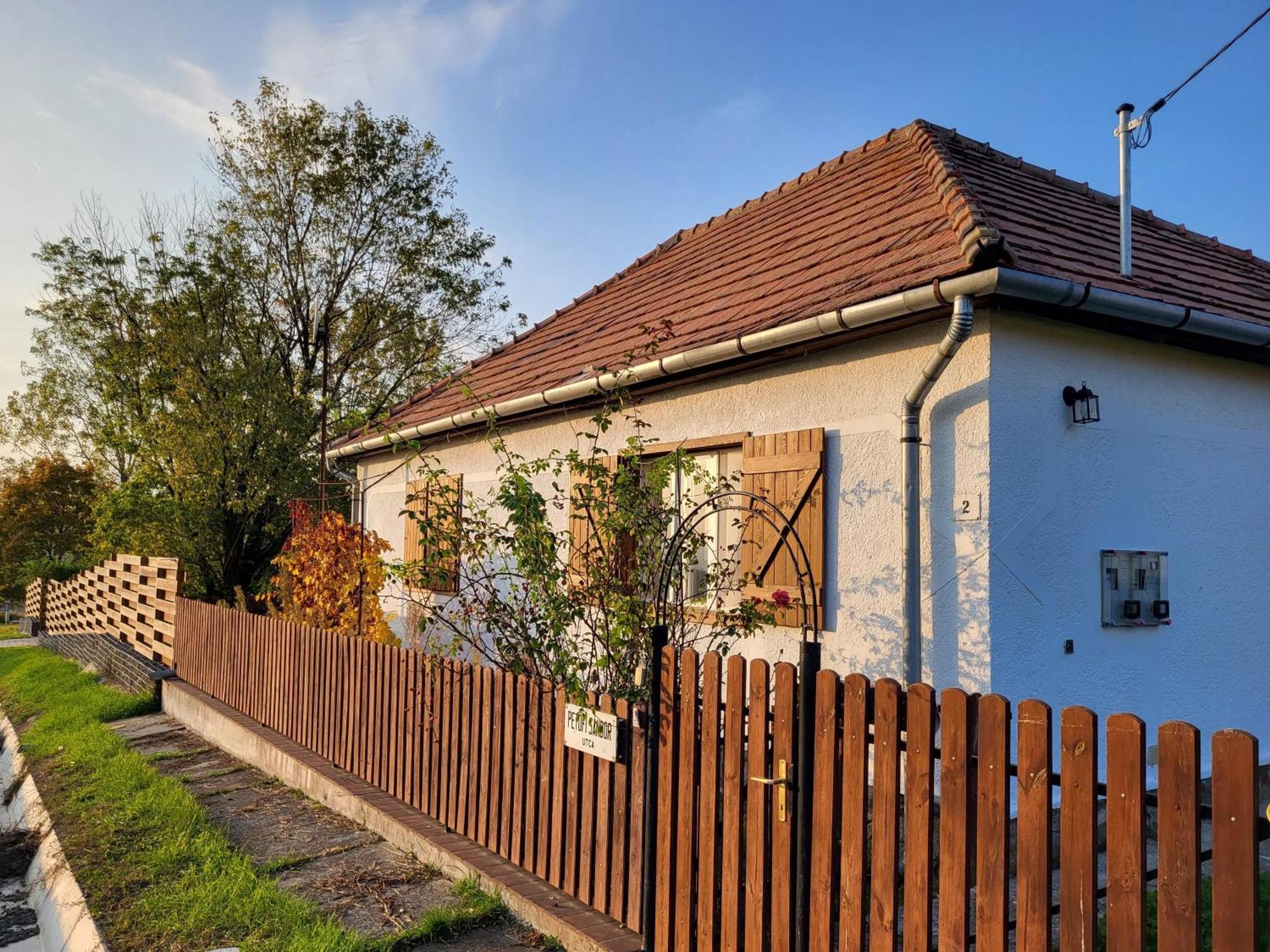 Tepke Guesthouse Garab Екстер'єр фото